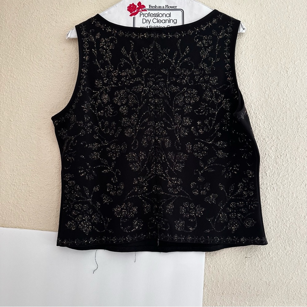 Gilani dress too with intricate holiday design material
